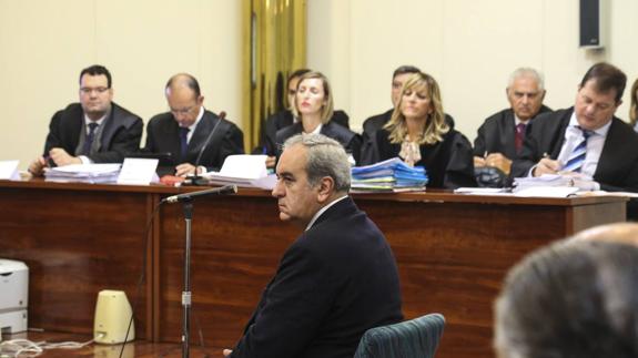 El abogado Rodlfo M.P., presunto ideólogo, durante el juicio.
