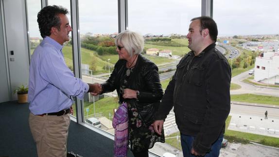 Martín se compromete a llevar a Renfe las quejas de los usuarios de cercanías