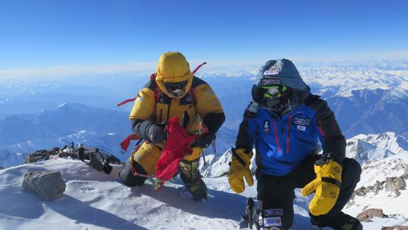 Ali Sadpara y Alex Txikon, en la cima del Nanga Parbat