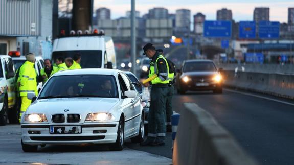 Control de alcohol y drogas montado por la Guardia Civil de Cantabria.