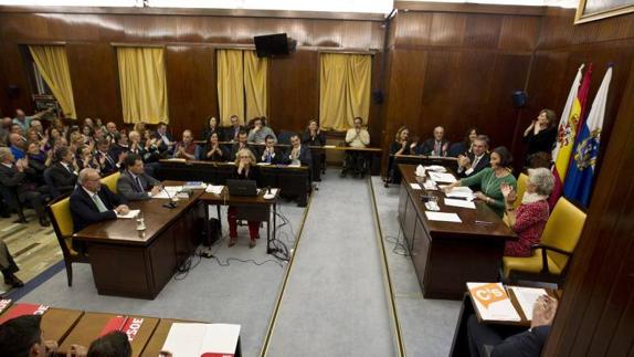 Un momento del pleno presidido por Gema Igual después de ser proclamada alcaldesa de Santander.