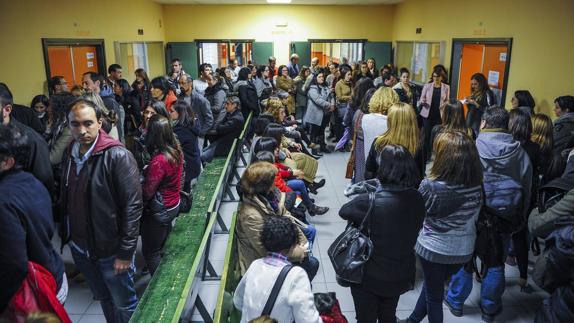 Casi un millar de personas se presentaron este sábado al examen del cuerpo administrativo convocado por el Gobierno de Cantabria. 