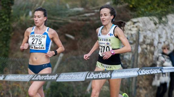 Elena Moreno y María Eugenia Torre, durante la carrera.