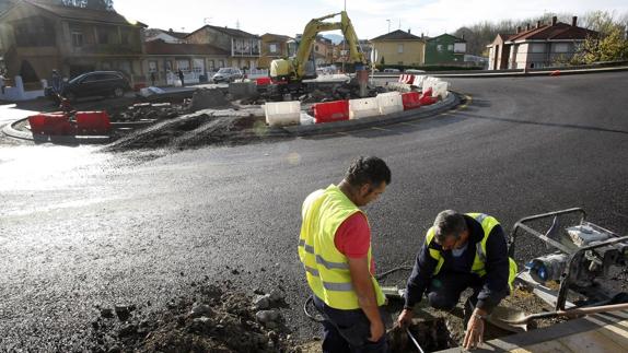 Construcción de la glorieta del ‘Puente de los Italianos’, una de las obras más importantes que se están ejecutando. 