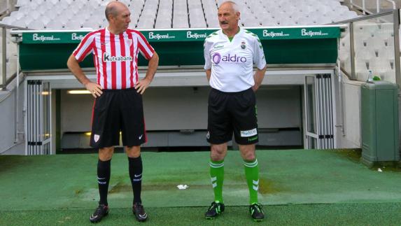 Manu Sarabia (izquierda) y Tuto Sañudo, durante el rodaje de ‘Vuelve el duelo del norte’, un spot promocional del partido de mañana . 