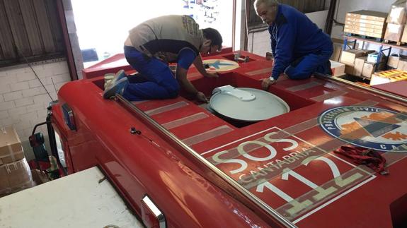 Unidad móvil del Puesto de Mando Avanzado, conectada vía satélite.