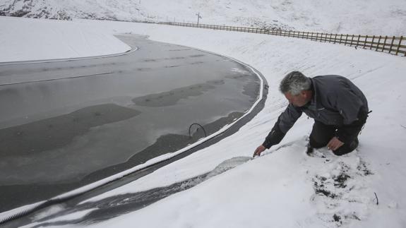 La balsa de agua de Alto Campoo se está llenando a un ritmo de 20 litros por segundo.