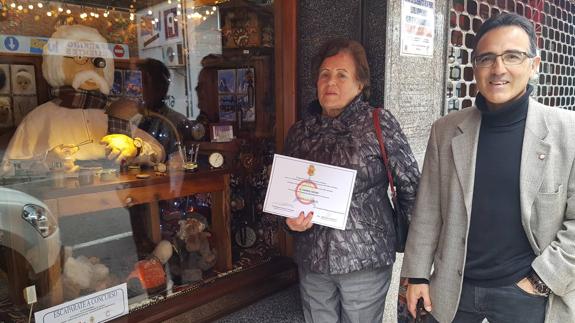 Joyería El Leonés se lleva el concurso de escaparates de Los Corrales de Buelna