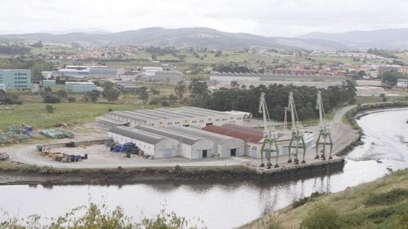 El puerto de Requejada es la zona propuesta por Arca para instalar la nueva depuradora.