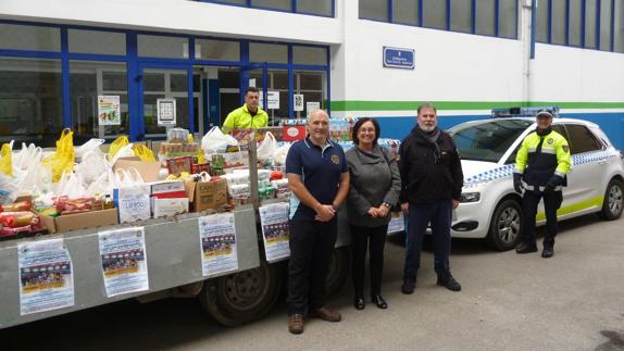 La Asociación Deportiva de la Policía Local recauda 2.500 kilos de alimentos para Cáritas