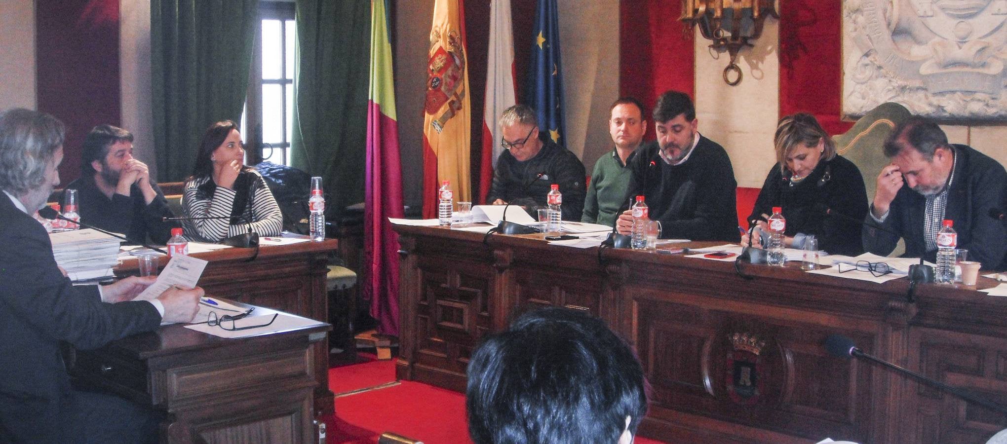 El equipo de gobierno PSOE-PRC, a pesar del apoyo de IU (izquierda), no pudo sacar adelante en Pleno su rebaja fiscal