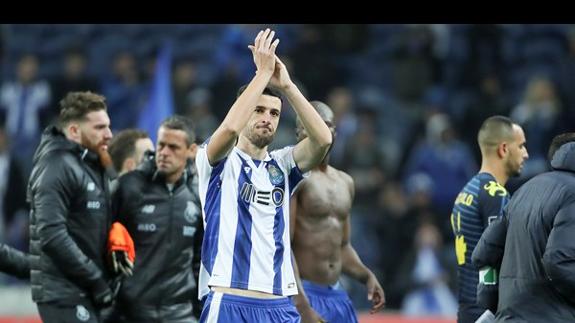 Marcano saluda tras un partido con el Oporto.