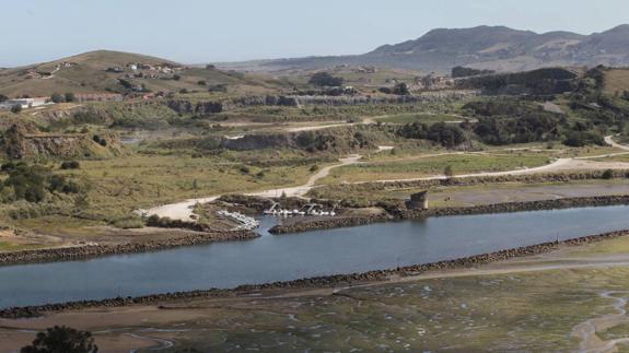 Los miembros de SOS Suances reclaman protección ambiental para la ría San Martín por su alto valor ambiental