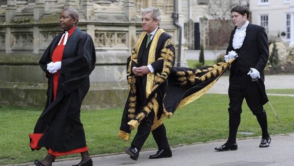 El presidente del Parlamento, John Bercow, se dirige a misa en la catedral de Canterbury. 