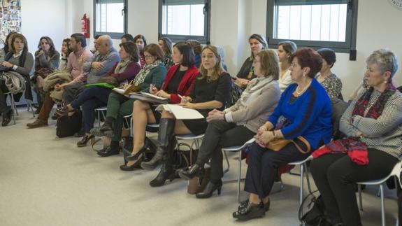 En la reunión sectorial municipal de Servicios Sociales, que se celebró este miércoles, participaron representantes de unas 50 organizaciones que trabajan en la capital.