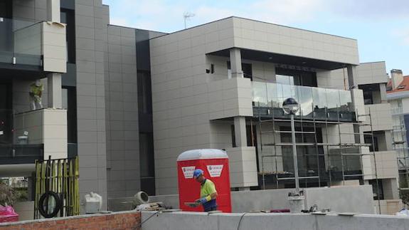 Viviendas en construcción en Santander.