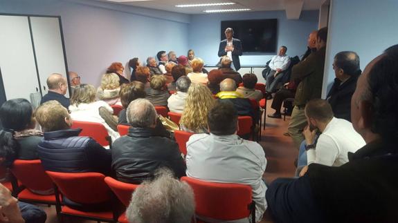 Diego, durante su acto en la sede del PP de Laredo.