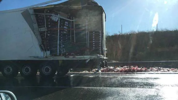 Imagen de uno de los camiones siniestrados en el accidente ocurrido en Salamanca el 4 de marzo.