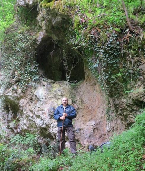 Avelino Molina ha documentado el contenido y ubicación de la ermita del Santo, en pleno monte Canales.