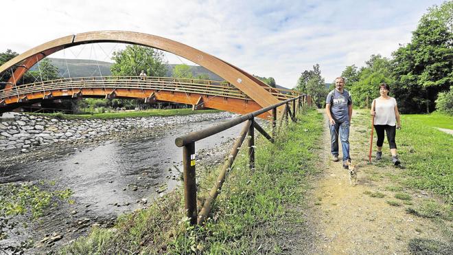 Senda fluvial del río Saja, entre las localidades de Carrejo y Ontoria.