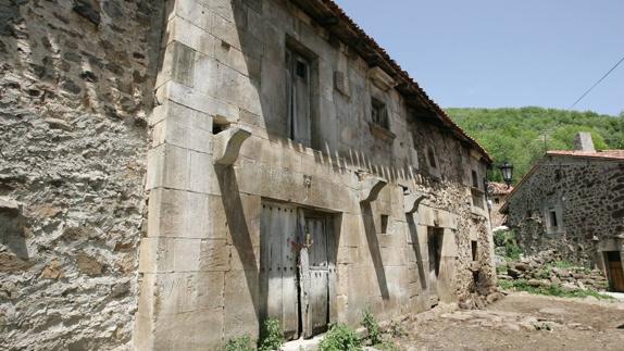 Casa familiar en la que presuntamente nació el padre Rábago. 