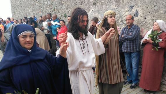 Representación de Jesucristo ya en la cruz,