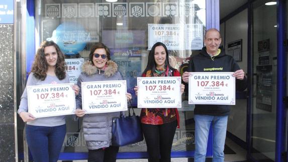 En la foto, los trabajadores de la Administración Número 2 de Reinosa, María del Mar Puente, Esperanza Rodríguez, Erica Fernández y Juan Carlos Arnáiz.