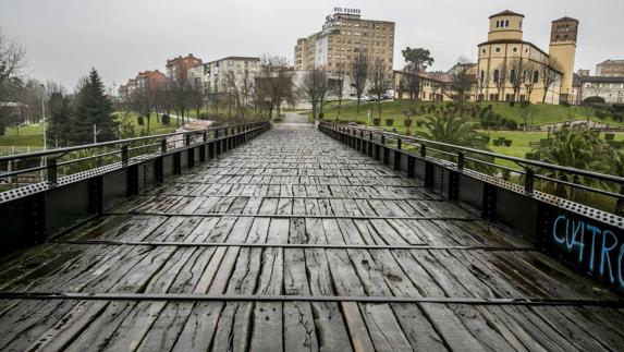 Las traviesas que conforman el piso del cargadero proceden de líneas .
