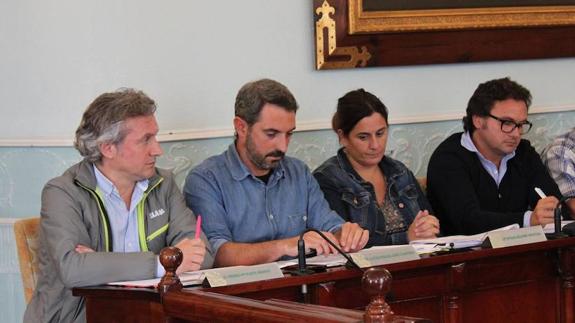 Los concejales del PRC, Pedro Fuste, Lumi Díaz, Emi Aguirre y Jesús Gutiérrez, en un pleno de Castro