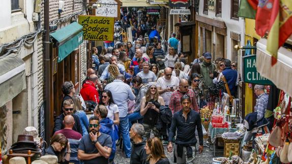 La confluencia del puente festivo con el concierto de Jarre y el Año Jubilar llenó Potes el pasado fin de semana.