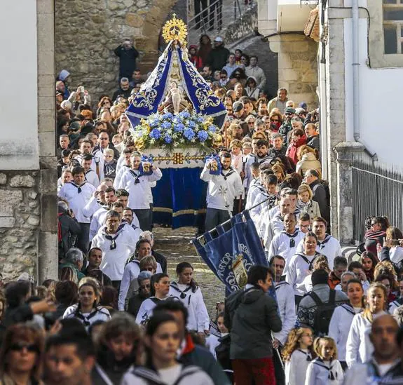 La Virgen de la Barquera salió en procesión desde la Iglesia de Nuestra Señora de los Ángeles.