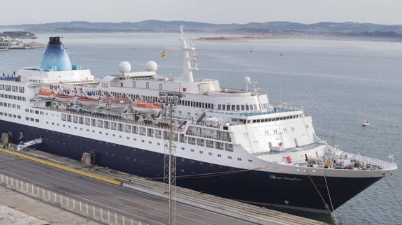 El Saga Spphire en 2015 en el Puerto de Santander. 