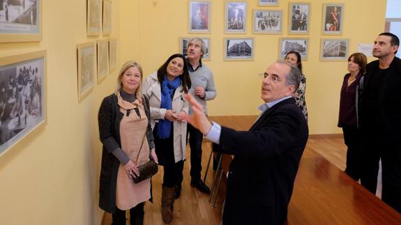 La concejala de Cultura, Miriam Díaz, ha visitado la exposición.