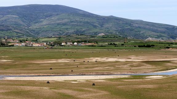 La falta de lluvias en la comarca campurriana ha hecho que la Confederación Hidrográfica del Ebro constate la situación de emergencia.