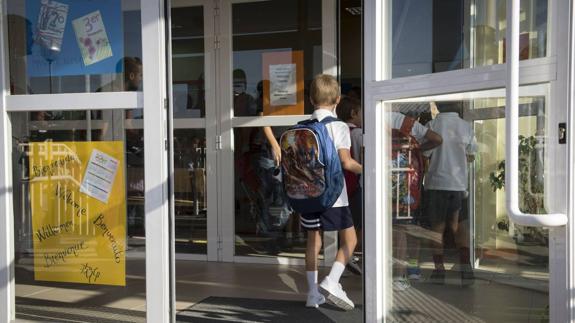 El Consejo Escolar propone que el curso empiece antes en septiembre y acabe más tarde en junio