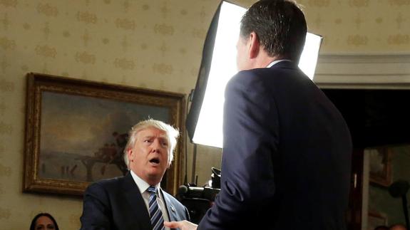 Trump saluda a James Comey