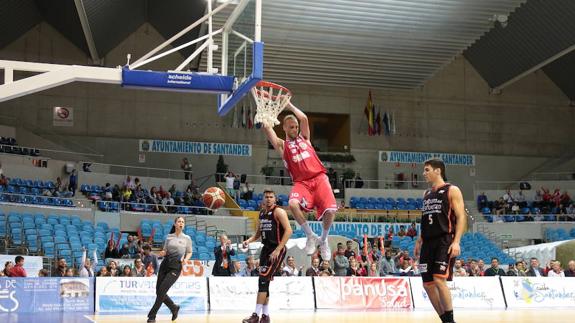 El Estela en su primera victoria de la fase de ascenso a LEB Plata