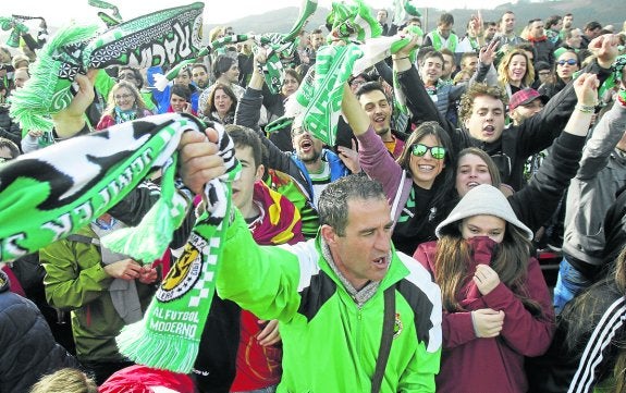 Mañana se esperan más aficionados verdiblancos que del Majadahonda en el Cerro del Espino. :: dm