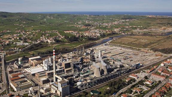 Instalaciones de la fábrica de Solvay de Barreda, en Torrelavega