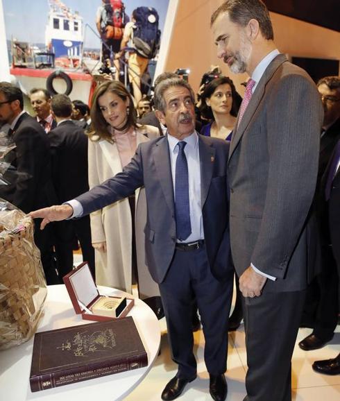 Revilla invitó a los Reyes en Fitur de este año.