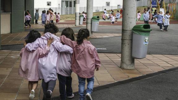 Los escolares comenzaron ayer la jornada reducida de clases con la llegada del mes de junio