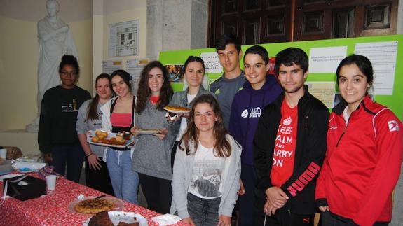 Alumnos de primero Bachillerato que participan en esta iniciativa solidiaria