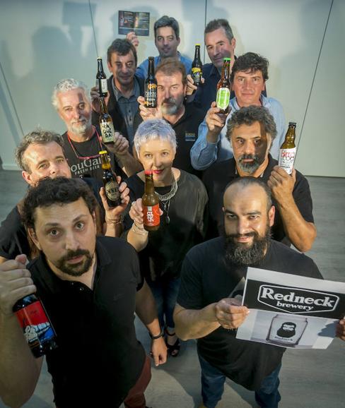 Representantes de las empresas cerveceras de Cantabria, en el salón de actos de El Diario Montañés. 