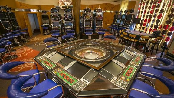 Sala de juego en el interior del Gran Casino del Sardinero, Santander