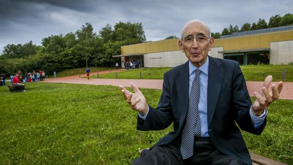 José María Ballester, el pasado martes en el entorno del Museo de Altamira, tras la reunión del Patronato. 
