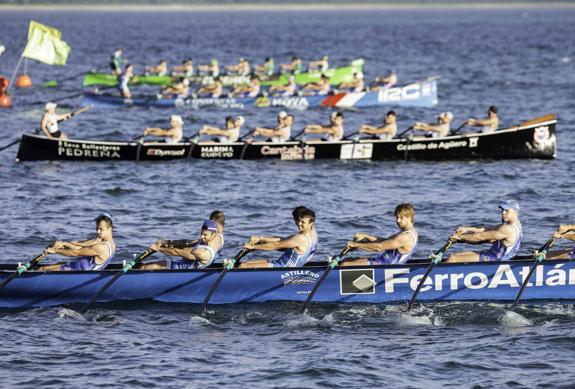Astillero, en primer término, en la salida de la Bandera Bansander. 