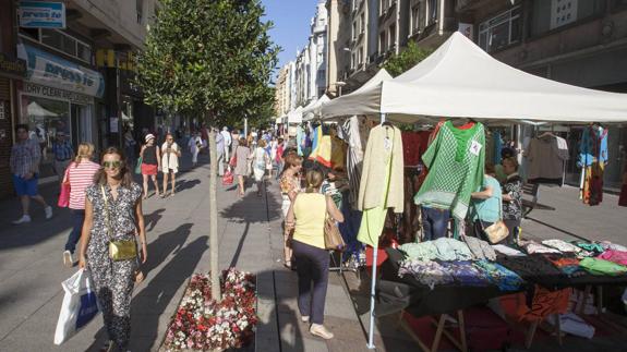 Actividades comerciales de calle en una anterior cita de promoción de los pequeños establecimientos locales. 