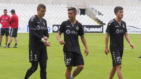 Raúl Domínguez, Pau MIguélez y Álvaro Peña, en el entrenamiento de ayer.