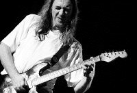 Castañeda vibró con el rock de Rosendo en la apertura del festival Magosta