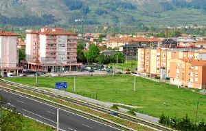 Toribio acusa a Del Val de «cómplice de engaño» en el proyecto de bolera